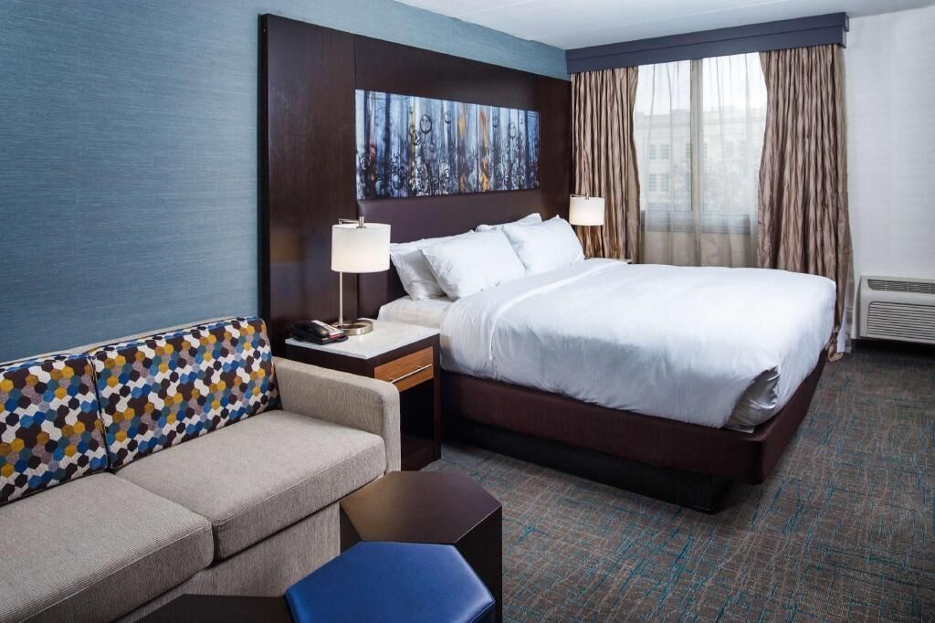 Pillowtop beds, in-room safe, desk, laptop workspace