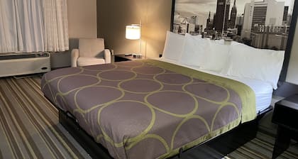 Delavan Inn and Suites