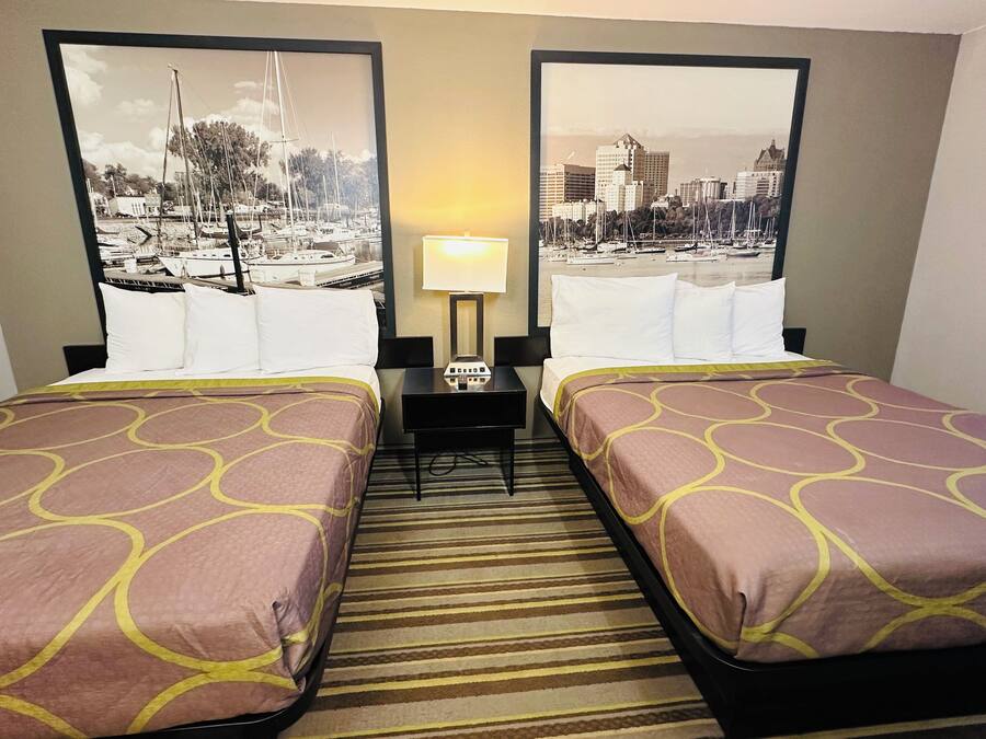 Standard, 2 Queen Size Beds