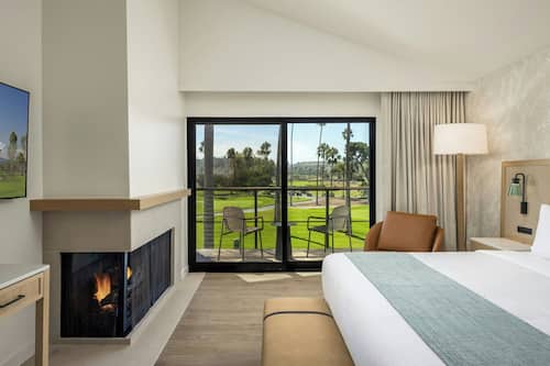 Suite, 1 trĂšs grand lit, vue golf (w/Fireplace) | Couette en duvet d'oie, bureau