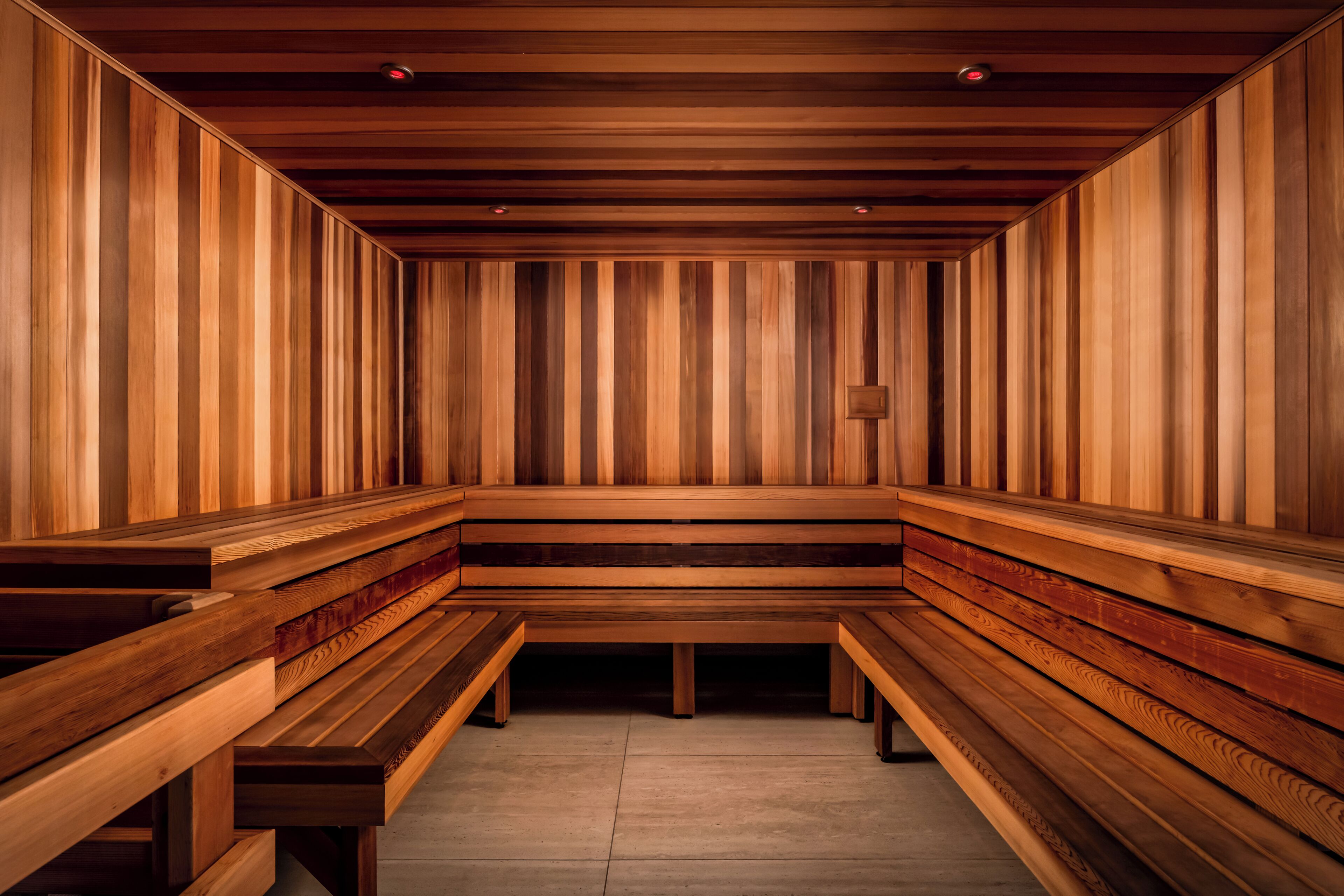 Un sauna, una bañera de hidromasaje, baño turco