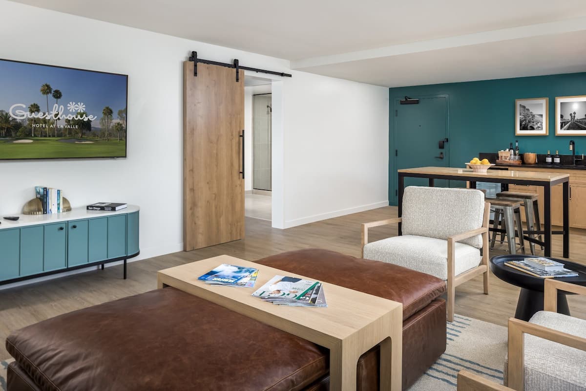 Suite - 2 queensize-senge | Allergivenligt sengetøj, dundyner, skrivebord