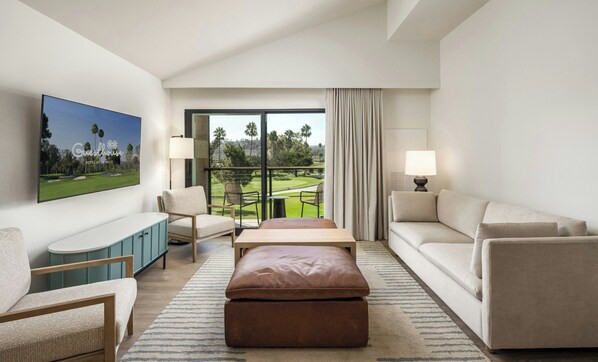Suite, 1 très grand lit, vue golf (w/Fireplace) | Couette en duvet d'oie, bureau