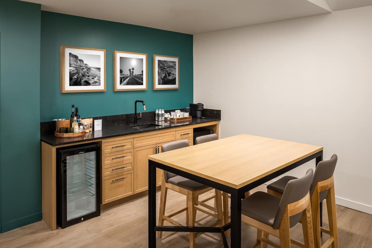 Suite - 1 kingsize-seng - udsigt til golfbane (w/Fireplace) | Allergivenligt sengetøj, dundyner, skrivebord