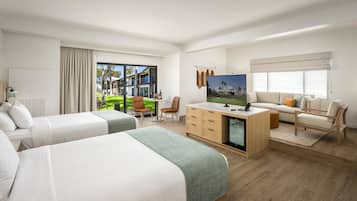 Junior-suite - 2 queensize-senge | Dundyner, skrivebord, arbejdsområde til bærbare computere