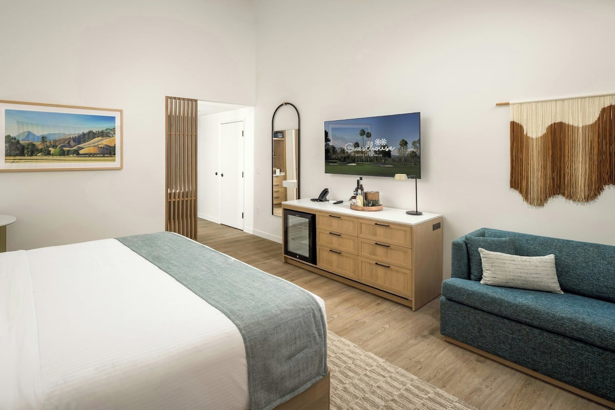 Room, 1 King Bed, Golf View