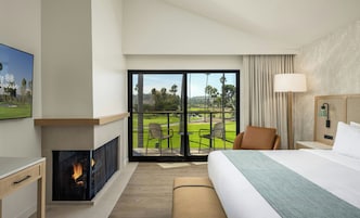Suite, 1 kingsize bed, uitzicht op golfbaan (w/Fireplace) | Donzen dekbedden, een bureau, een laptopwerkplek