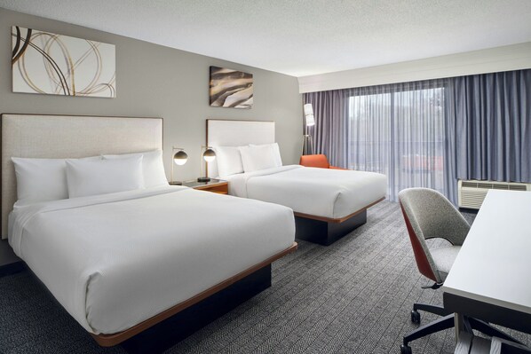 Egyptian cotton sheets, premium bedding, down duvets, desk - Courtyard® by Marriott® Baton Rouge South (Baton Rouge)