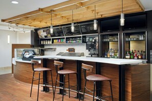 Breakfast and dinner served - Courtyard® by Marriott® Baton Rouge South (Baton Rouge)