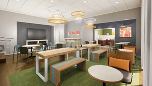 A modern office space with multiple desks, chairs, and a meeting area. - Spark by Hilton Fountain Hills Scottsdale (Fountain Hills)