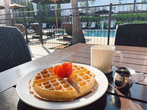 بوفيه فطور يوميًا مقابل رسوم