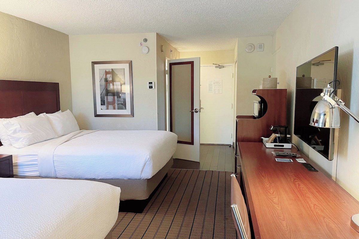 Premium bedding, pillowtop beds, in-room safe, individually decorated