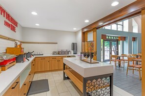 Buffet déjeuner gratuit tous les jours
