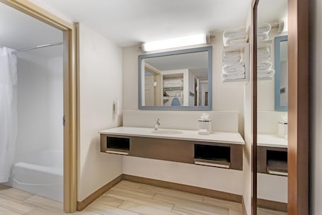 A bathroom with a shower, a sink with a mirror, and a towel rack.. Hampton Inn & Suites Atlanta/Duluth/Gwinnett County
