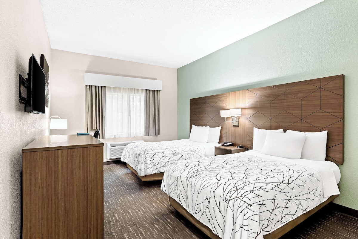 Standard Room, 2 Double Beds, Non Smoking, Refrigerator & Microwave
