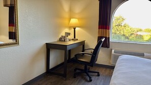 Basic Room, 1 King Bed | Living area