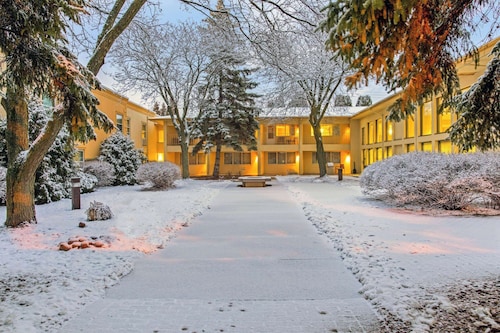 La Quinta Inn & Suites by Wyndham Appleton College Avenue