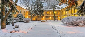 La Quinta Inn & Suites by Wyndham Appleton College Avenue