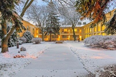 La Quinta Inn & Suites by Wyndham Appleton College Avenue