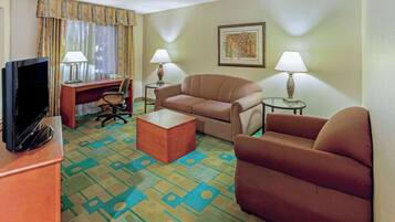 Svit Deluxe - 1 sovrum - icke-rökare (1 King Bed) | Sängtillbehör av högsta kvalitet, skrivbord och strykjärn/strykbräda