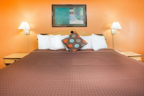Desk, laptop workspace, blackout curtains, iron/ironing board - Days Inn by Wyndham Alma (Alma)