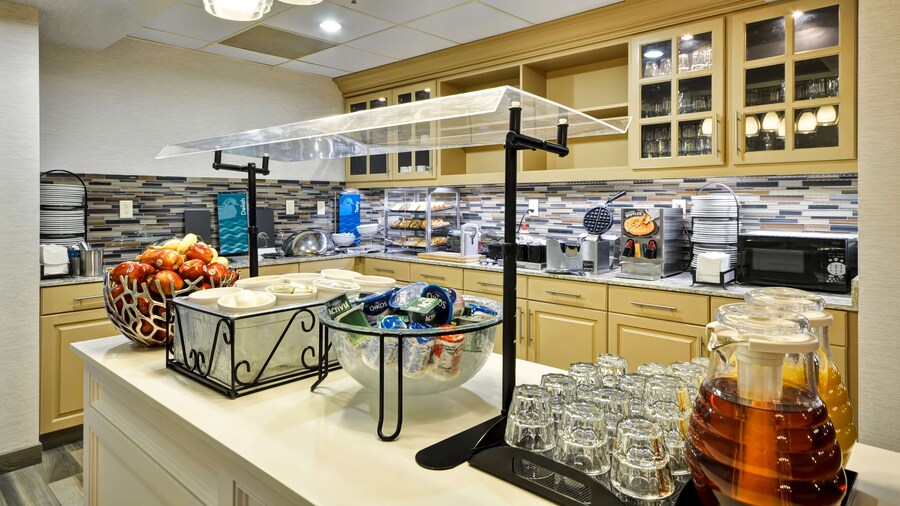 Homewood Suites by Hilton Phoenix-Biltmore