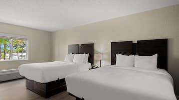In-room safe, laptop workspace, blackout drapes, iron/ironing board