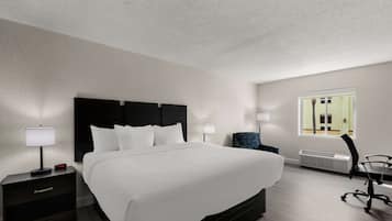 Standard Room, 1 King Bed, Non Smoking | In-room safe, laptop workspace, blackout drapes, iron/ironing board