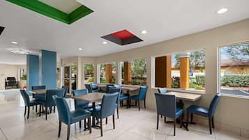 Desayuno continental incluido todos los días