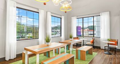 Spark by Hilton Duluth