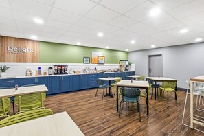 Free daily continental breakfast 