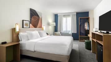 1 bedroom, premium bedding, desk, laptop workspace