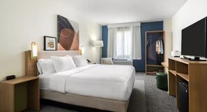 1 bedroom, premium bedding, desk, laptop workspace