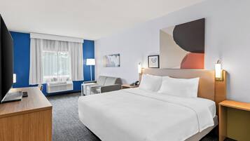 1 bedroom, premium bedding, desk, laptop workspace