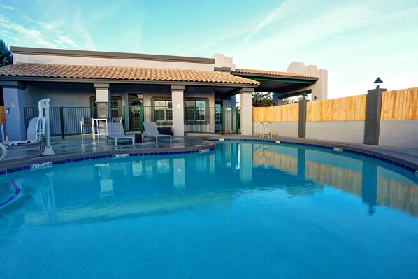 Seasonal outdoor pool, open 10:00 AM to 11:00 PM, pool loungers