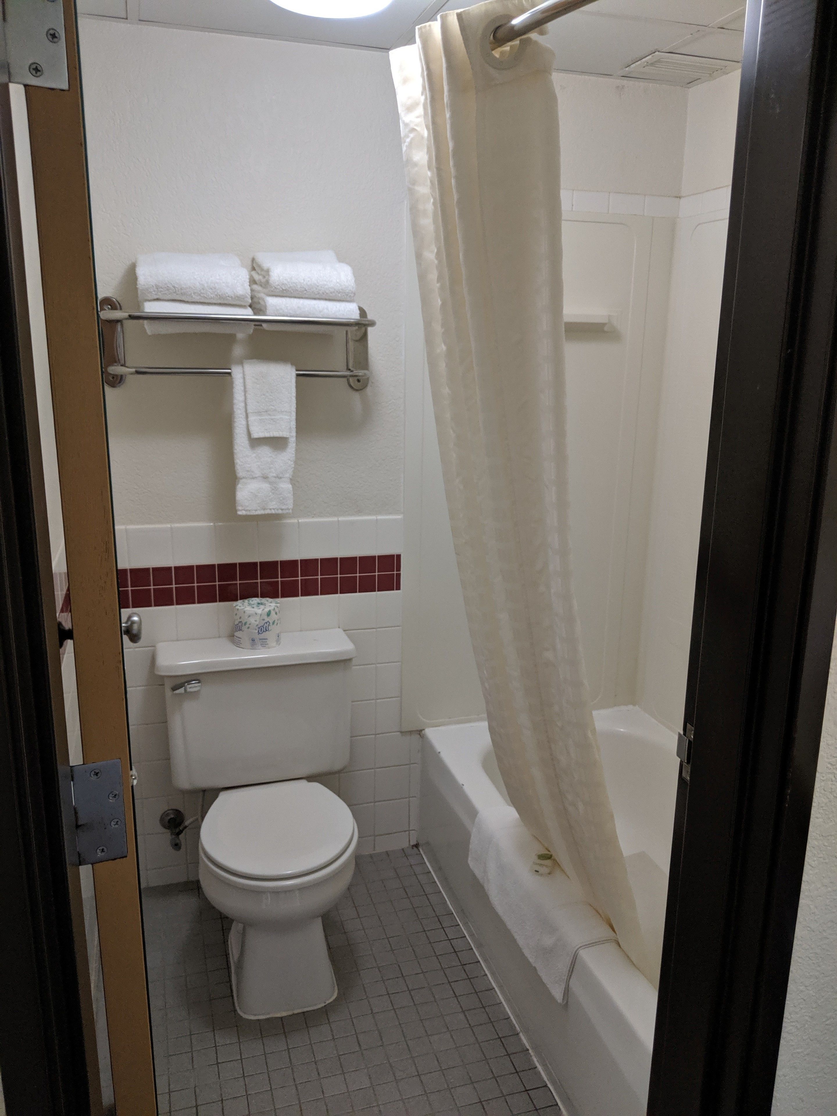 A bathroom with a toilet, sink, and bathtub.