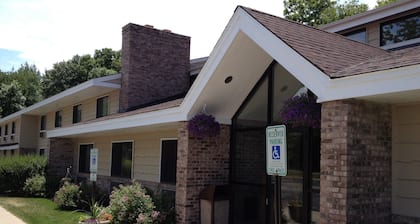 Boarders Inn & Suites by Cobblestone Hotels - Ripon