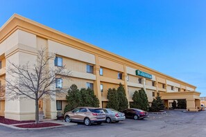 Exterior - La Quinta Inn by Wyndham Milwaukee Airport / Oak Creek (Oak Creek)