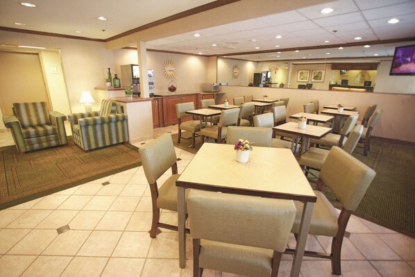 Free continental breakfast on weekdays