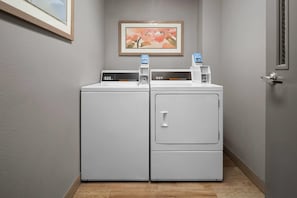 Ruang laundry