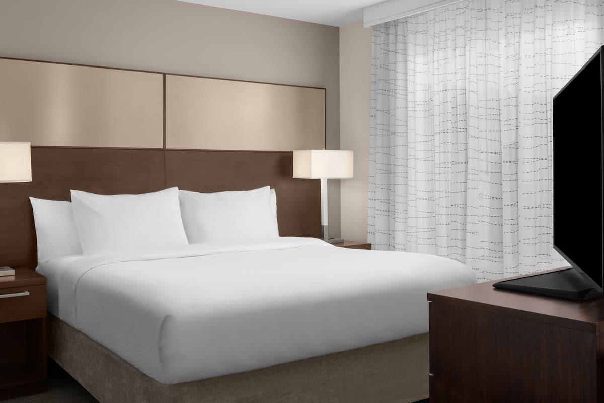 Premium bedding, individually decorated, individually furnished, desk