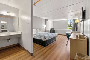 Laptop workspace, free WiFi, bed sheets