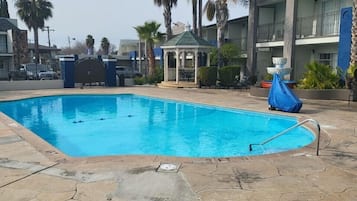 Alberca al aire libre por temporada