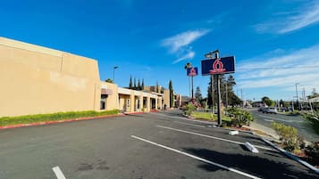 Ubetjent parkering (inkludert)