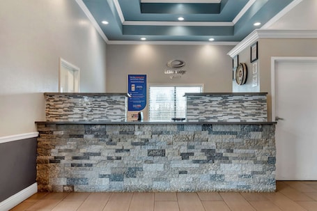 Hall. Econo Lodge Cuthbert