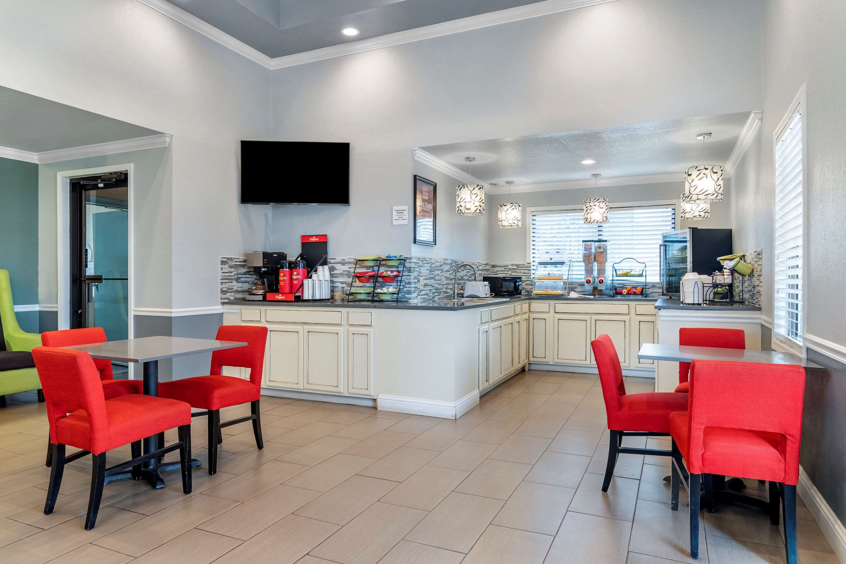 فطور أوروبي مجانًا يوميًا