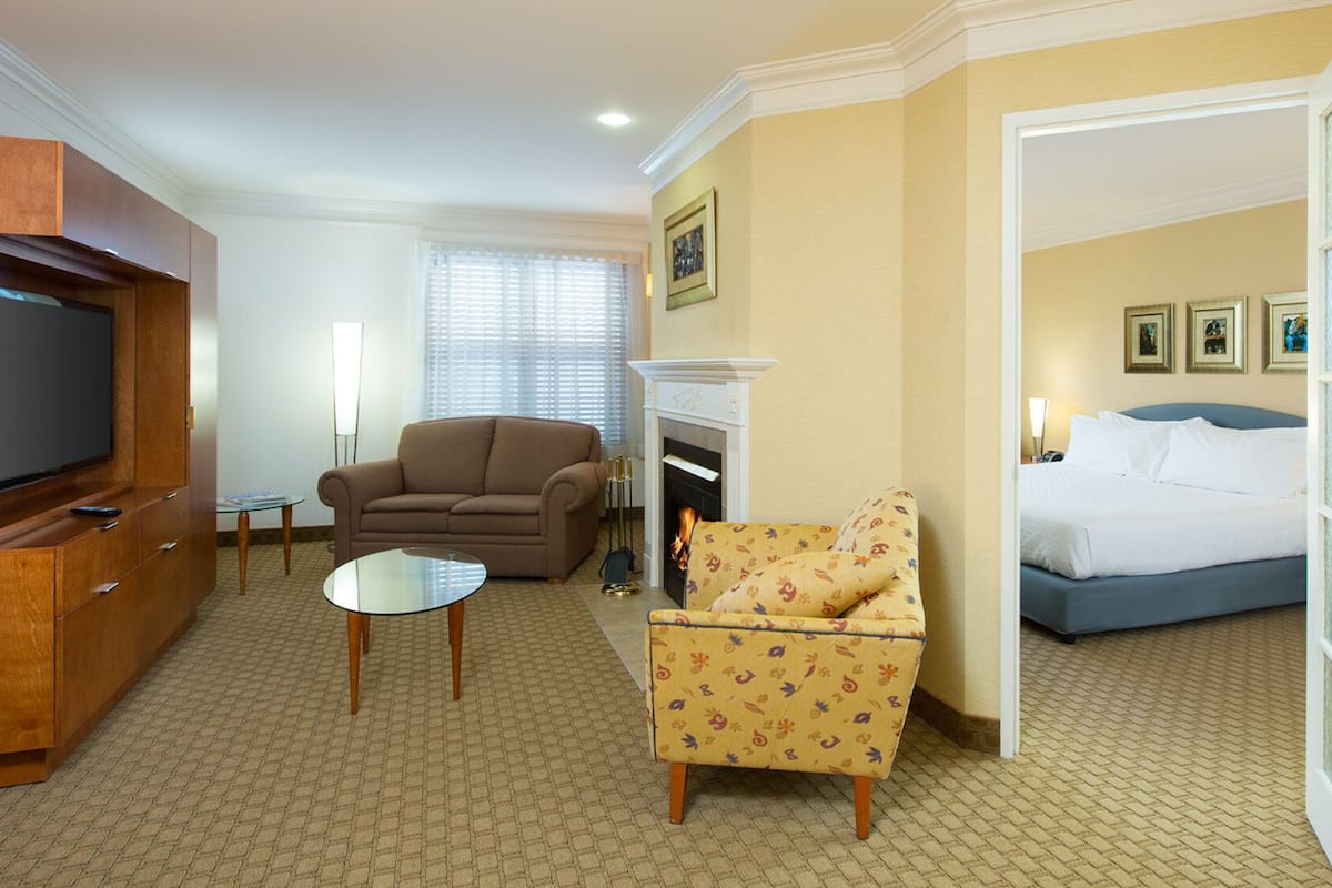 Distinctive Suite, 1 King Bed, Fireplace | 1 bedroom, premium bedding, minibar, in-room safe