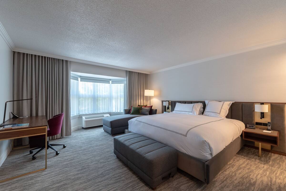 deluxe room | 1 bedroom, premium bedding, minibar, in-room safe