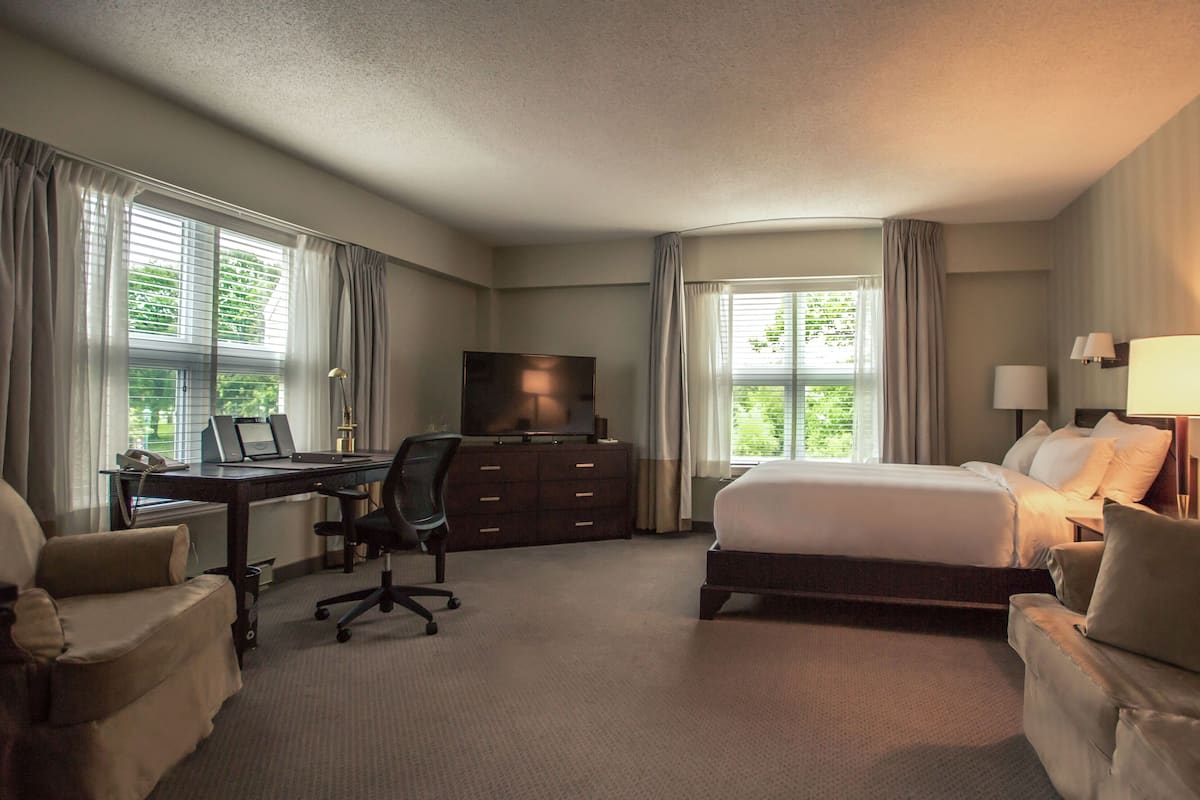 1 bedroom, premium bedding, minibar, in-room safe