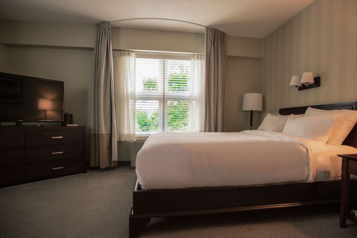 1 bedroom, premium bedding, minibar, in-room safe